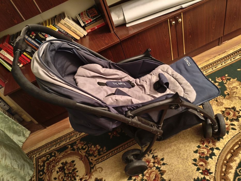 Детская коляска для ребенка.