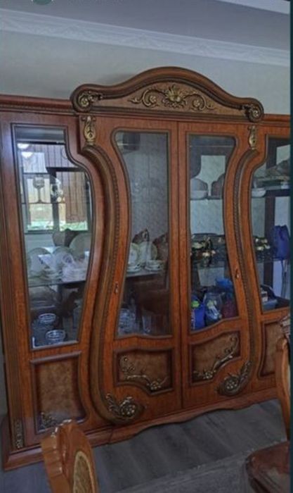 Срочна Сервант в хорошем состояне