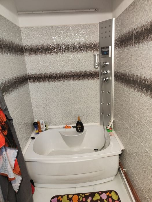 Închiriez casă 3 camere