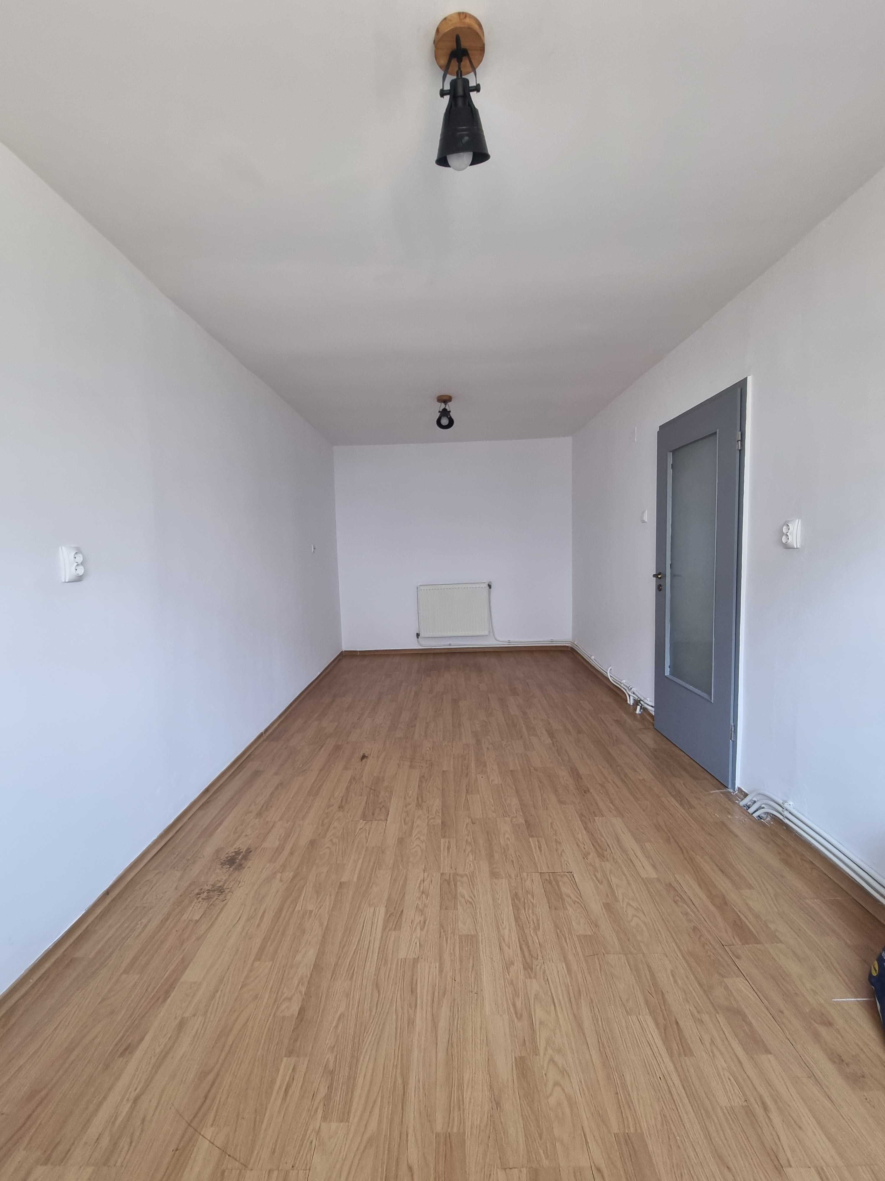 Apartament 3 camere 2 dormitoare + living + 60 mp teren curte