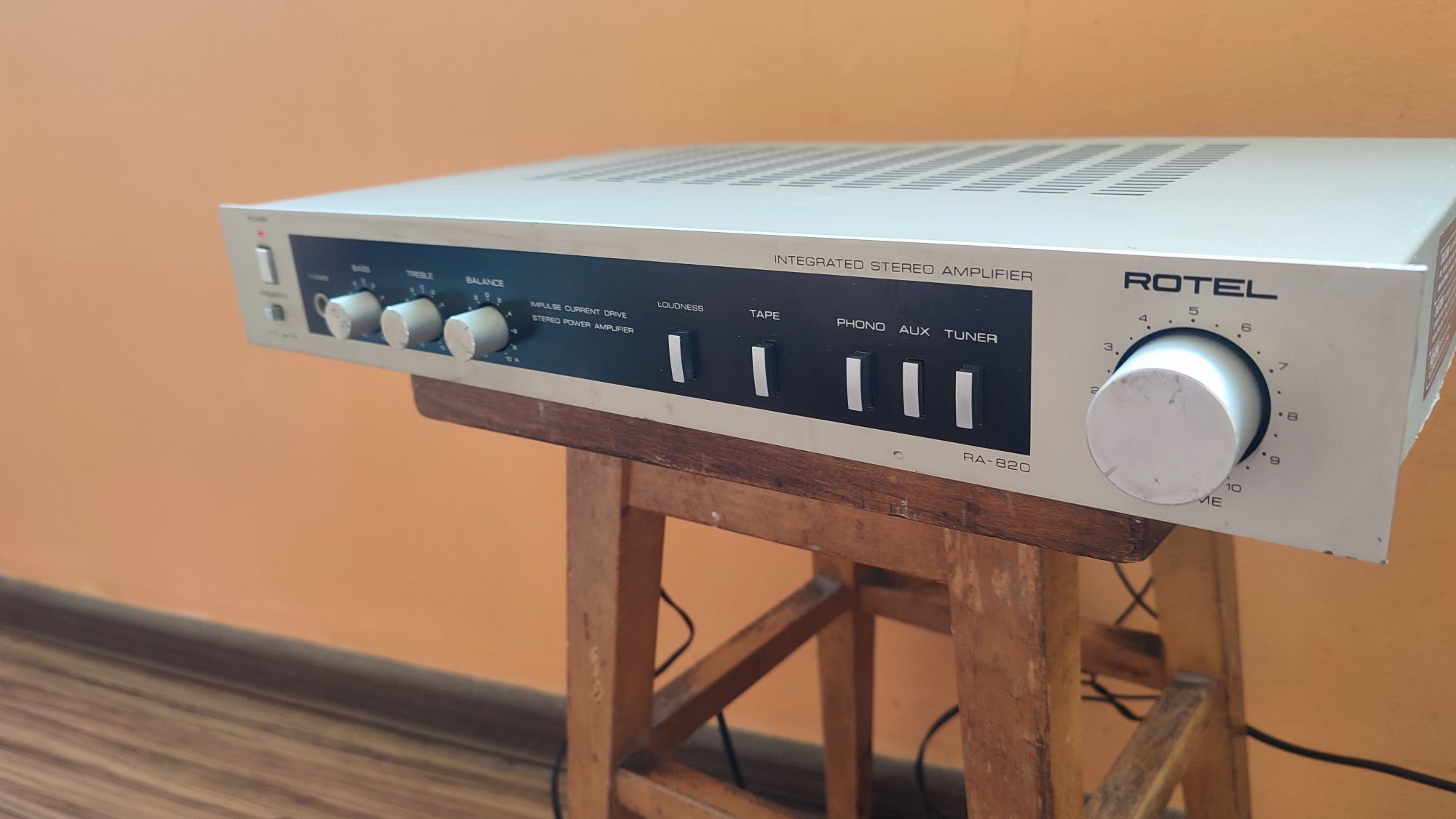 Rotel RA-820 Stereo Integrated Amplifier