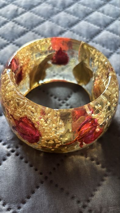 Ръчно изработена гривна с цветя