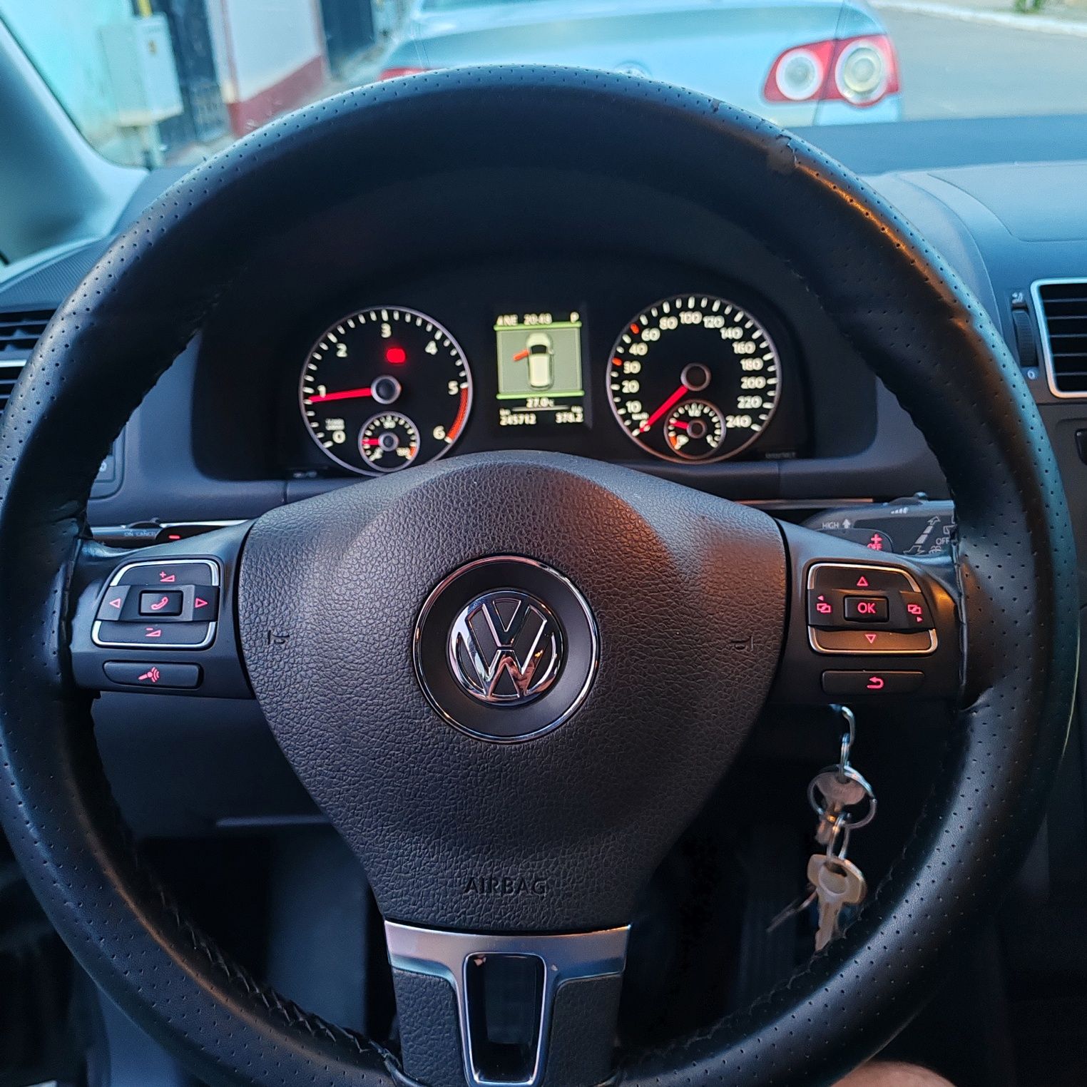 Vând Volkswagen Turan