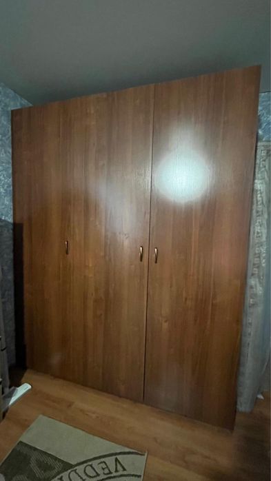 Продам шкаф коричневый