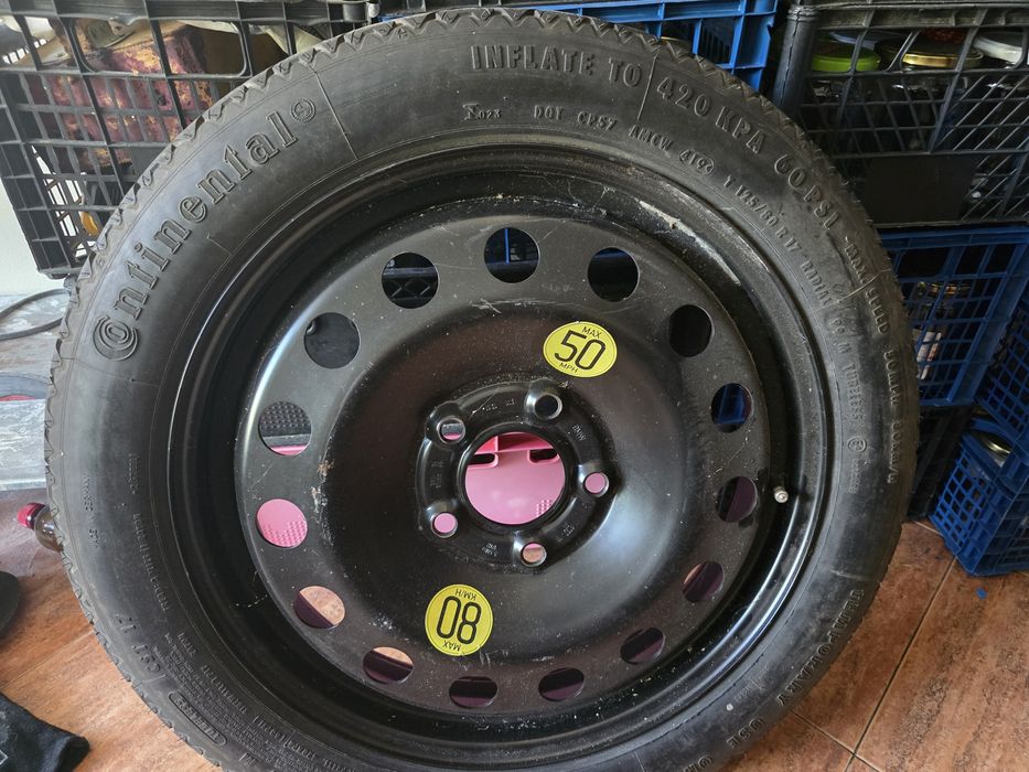 Продавам  Резервна  Гума Патерица