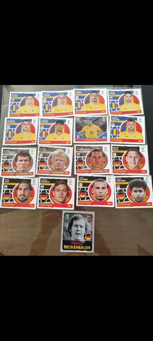 Vând stickere cu fotbaliști Români și Germani.