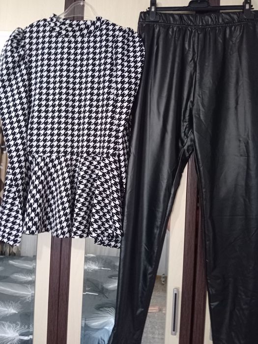 Set ,bluză și pantaloni de piele mărime S/M