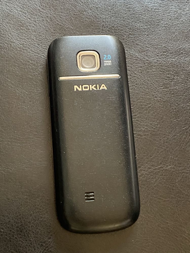 Nokia 2700 + зарядно у-во