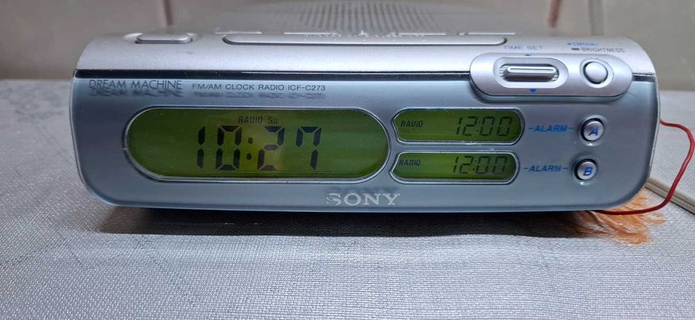 Radio cu ceas FM/AM Sony ICF-C273