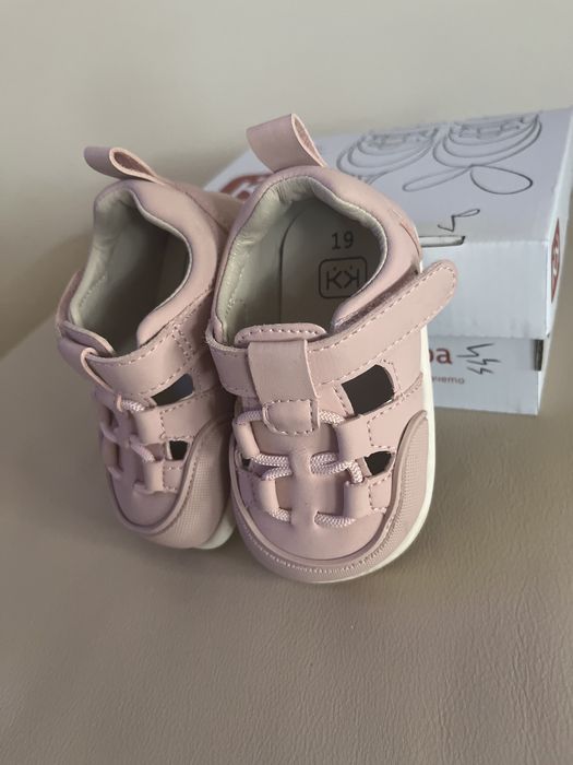 Бебшки боси буйки за прохождане