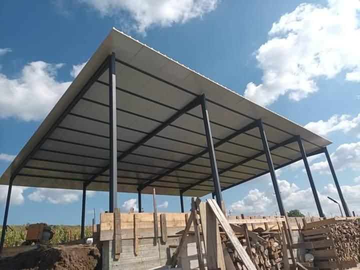 Vând hală metalică  10x30