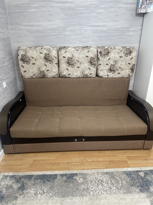 Продам Диван в хорошем состояний