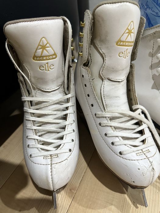 Продам коньки дл фигурного катания