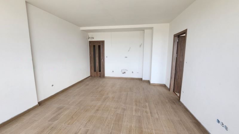 Продава се Двустаен апартамент в София, Дружба 1 - 64 кв.м за 1930 €/кв.м - Снимка #1