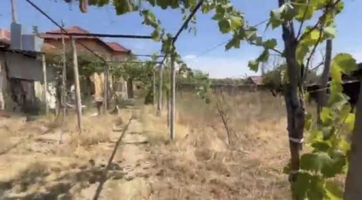 КЪЩА с РЗП 100 кв.м., двор 800 кв.м., село Иван Вазово