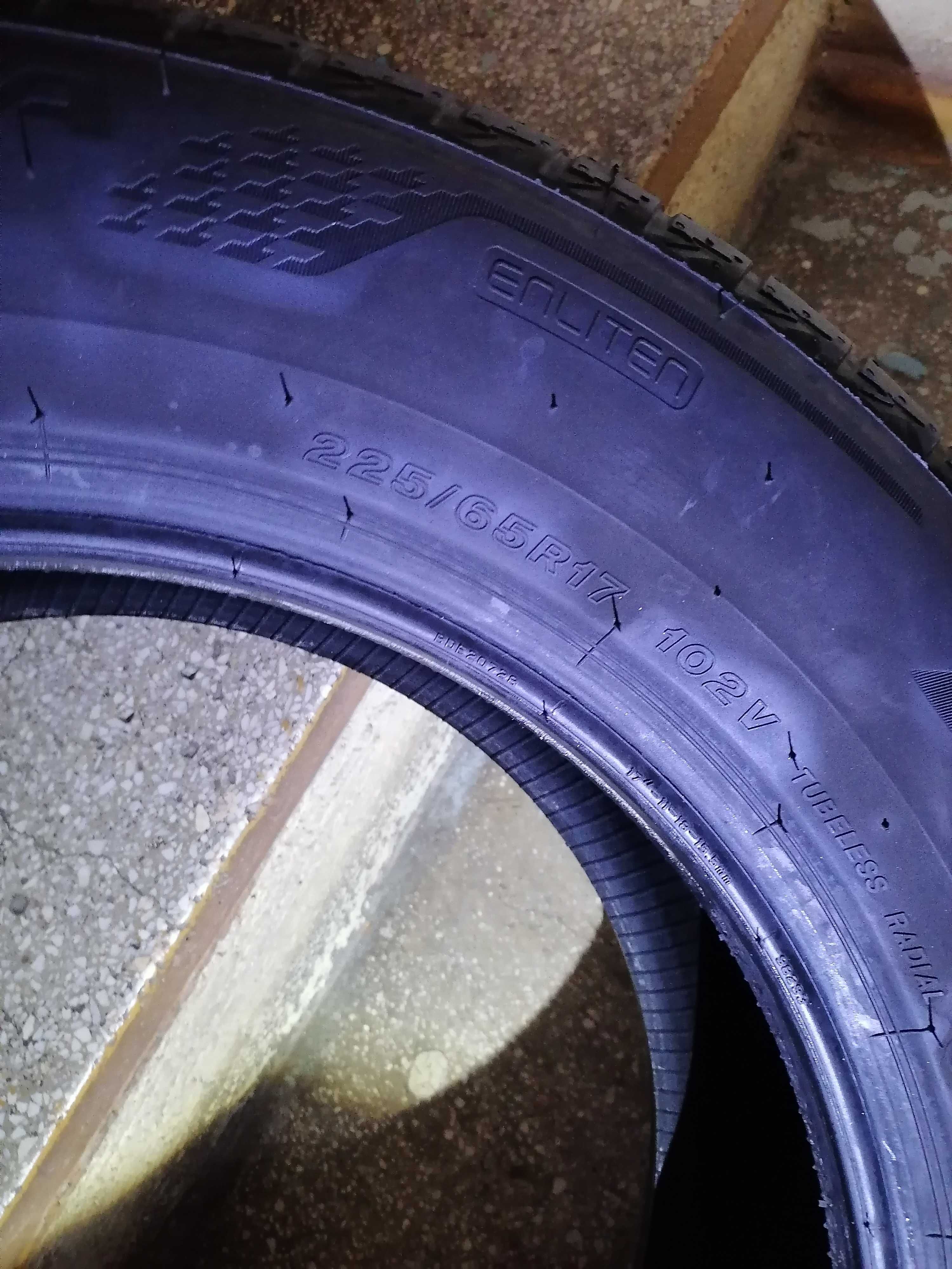 Vand 2 bucati anvelope de vara Bridgestone noi, de vara 225 65 17 102V