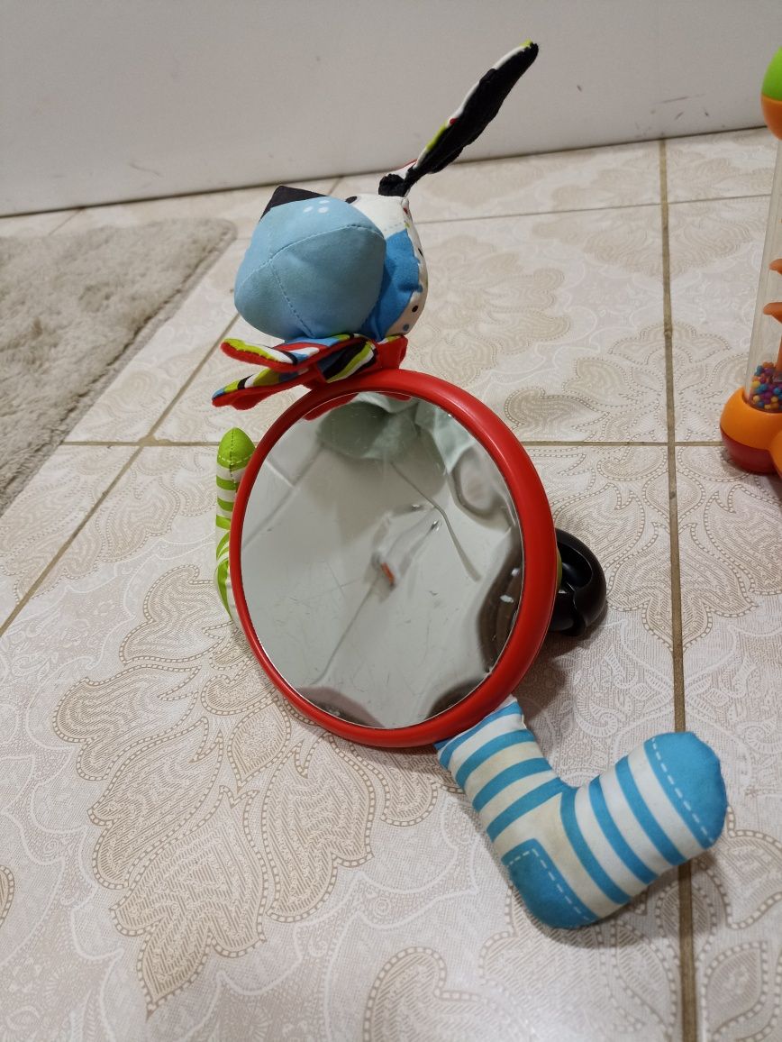 Jucarii bebe oglinda pentru patut si jucarie motricitate