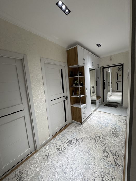 Сергели ЯнгиХаят 9 курилиш 2 хона уй сотилади