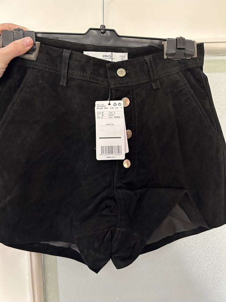 Vand pantaloni scurti piele naturala intoarsa 36