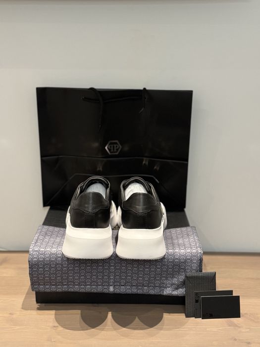 Adidasi sport negrii josi