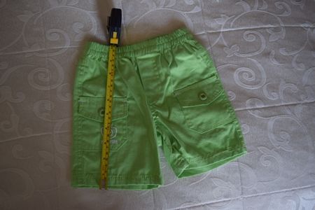 Pantalon scurt pe verde, pentru copii1-2 ani