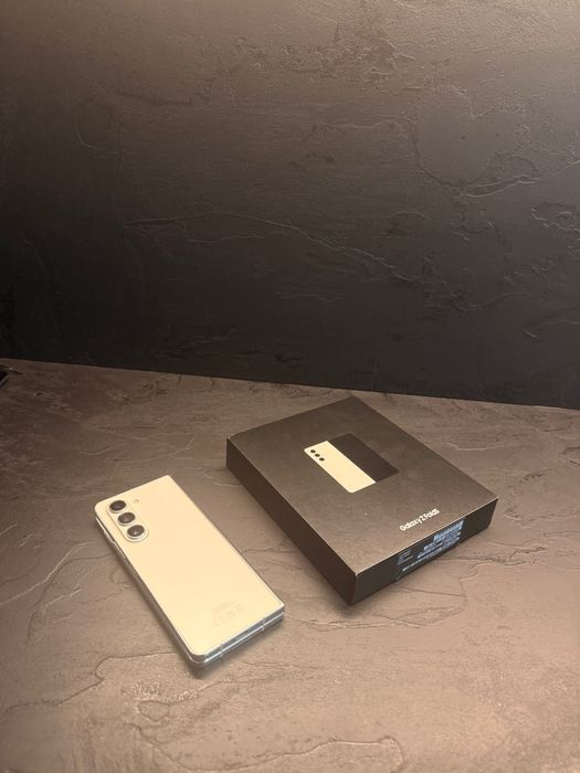 Samsung Galaxy Z Fold 5 в гаранция