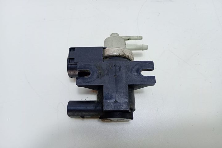 Supapa vacuum 8E0906627C Skoda Superb prima generatie (facelift) seri