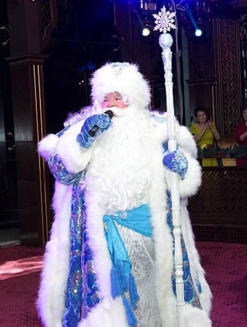 Аренда костюмов Деда Мороза и Санта Клауса