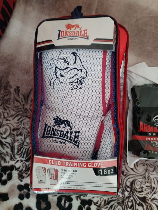 Боксови + вътрешни ръкавици Lonsdale 16Oz