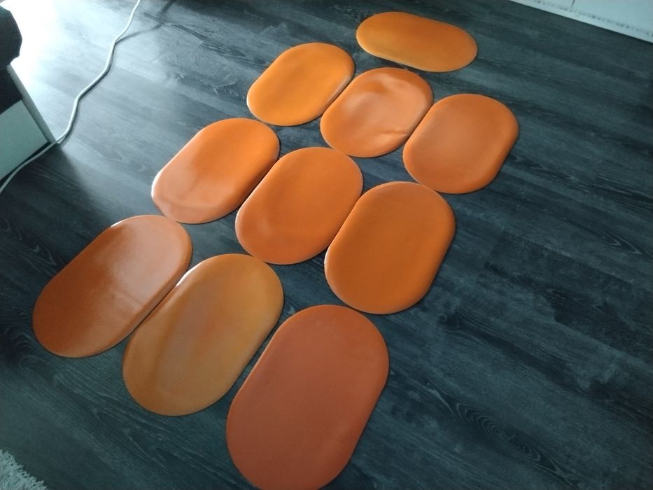 12 бр. Постелки за маса , и за чинии и прибори на масата ви