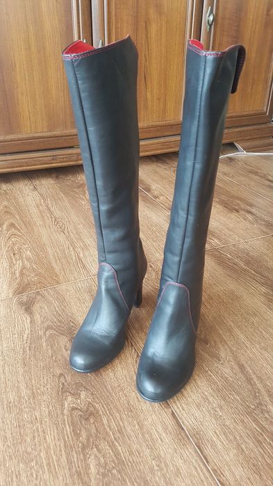 Ботуши черни в червени акценти и цип до долу, размер 37