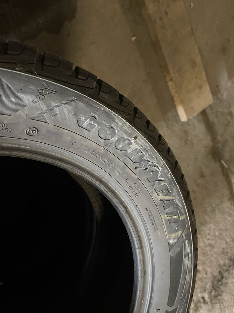 GoodYear 235/55R18
