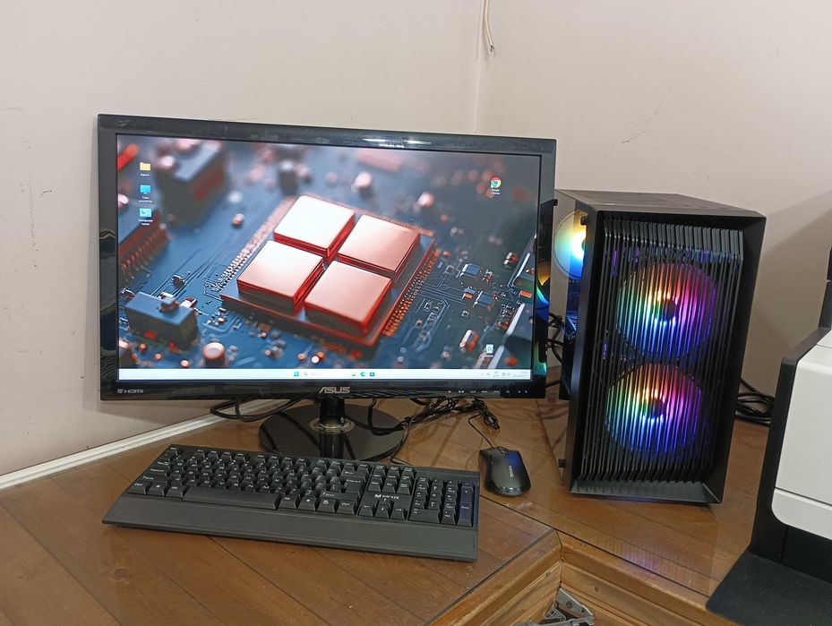 Гейминг компютър + монитор , клавиатура и мишка