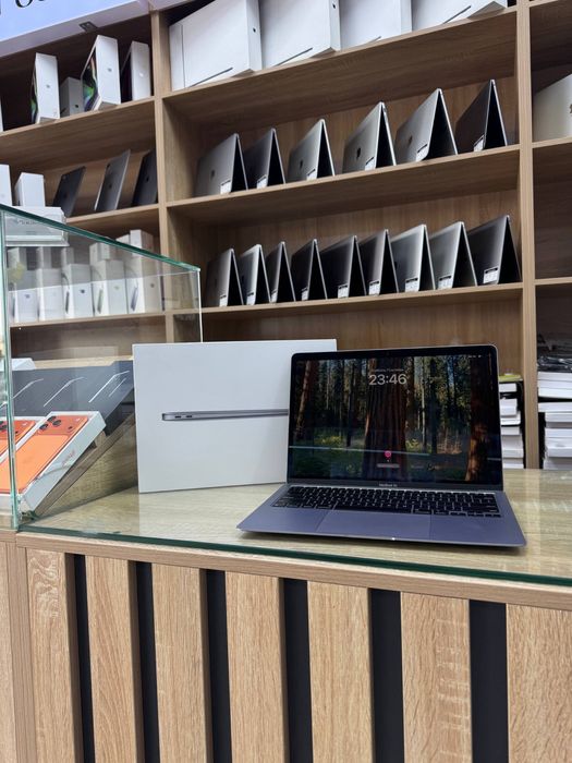 Macbook air 2020 M1 8/256