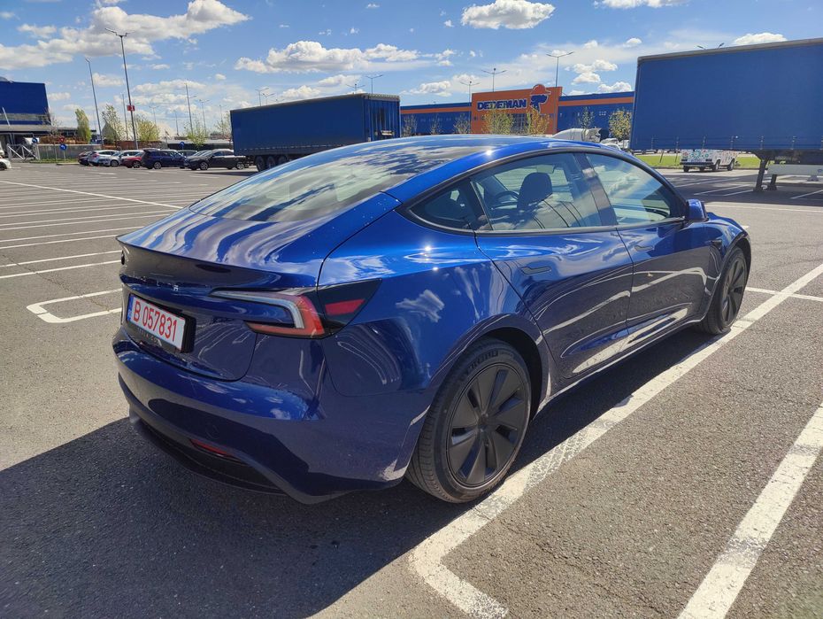 Tesla model 3 highland 2024 SR 27000 km albastru cu interior negru
