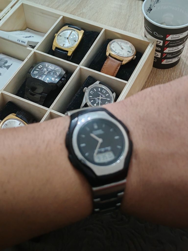 Продавам оригинален часовник Casio Illuminator модел AW-E10. Използван