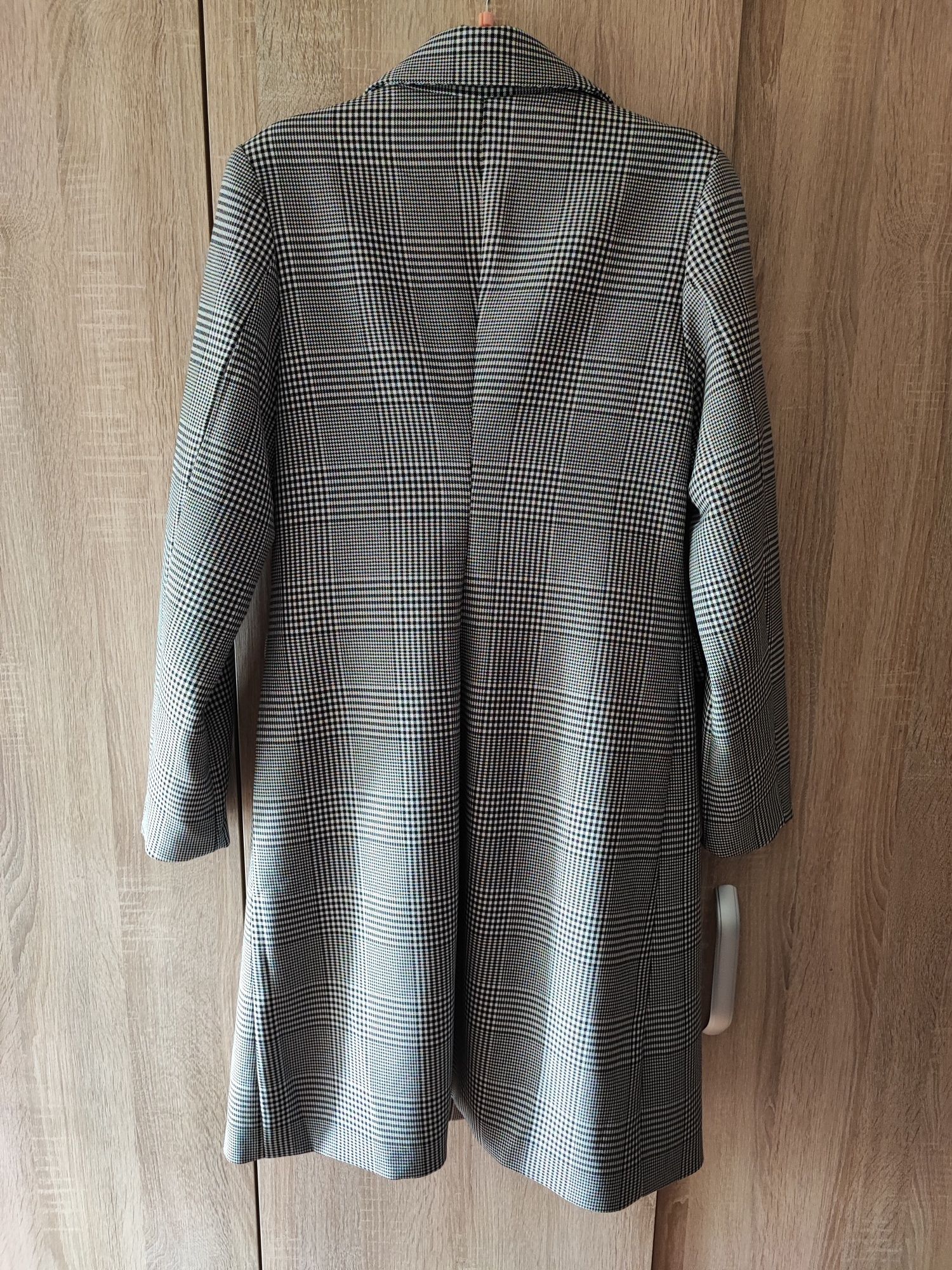 Palton elegant în carouri alb cu negru material nesifonabil