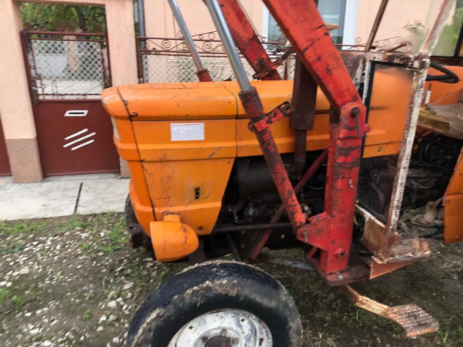 Vând tractor fiat 450