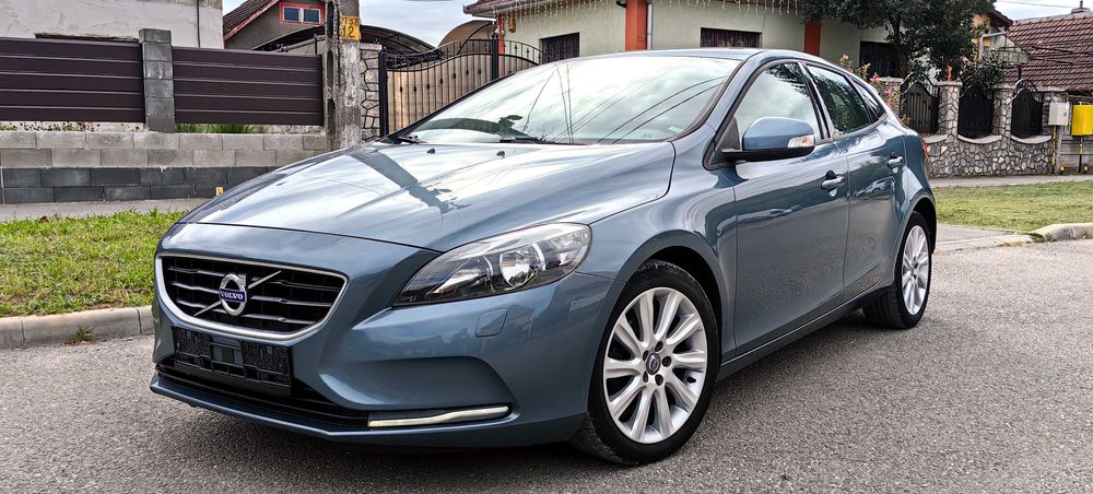 Volvo V40 * Keyless Entry/Go * Bord Digital * Incalzire bancheta !