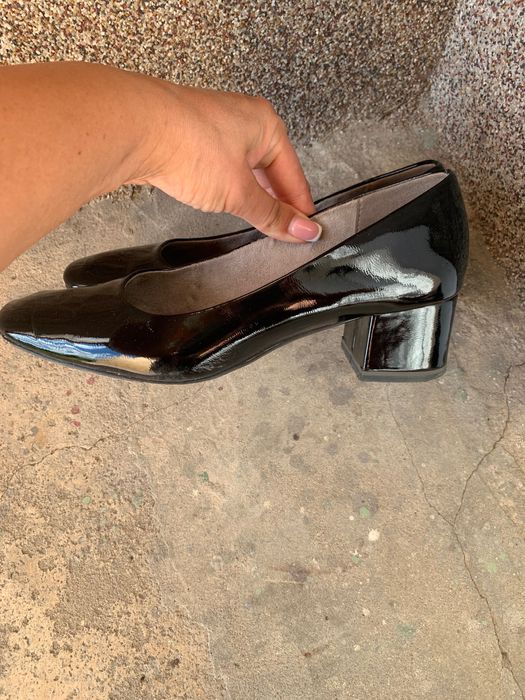 EspritБежови сандали-40 р-обувани веднъж -няма никакви забележки велур