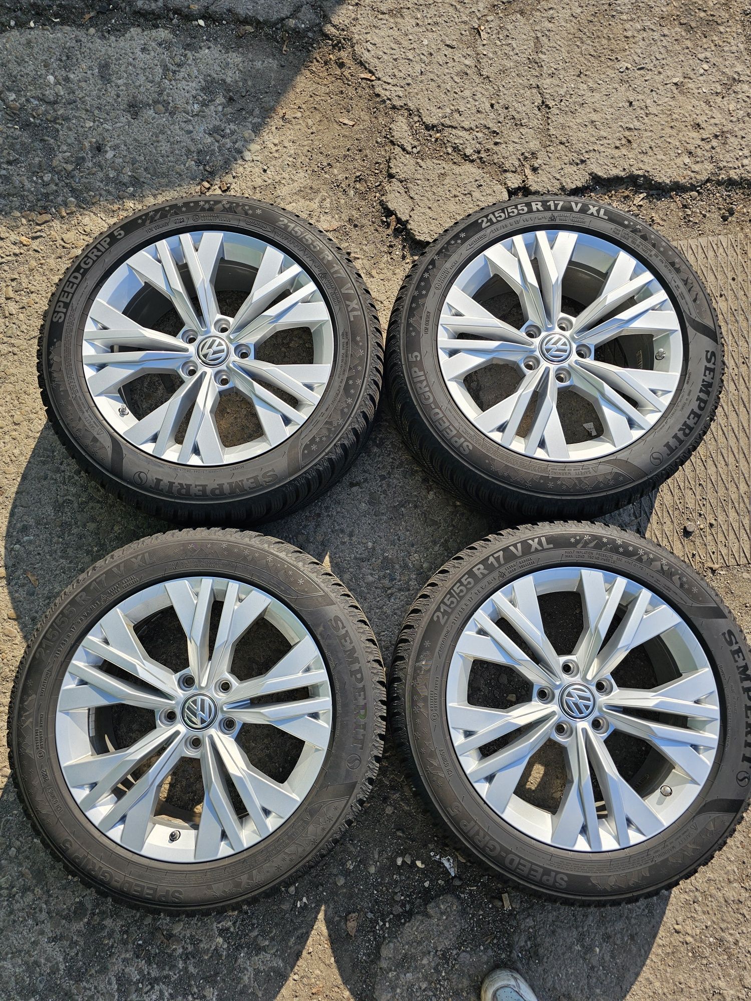 4 jante 5x112 Originale Volkswagen cu anvelope iarna 215 55 17 Semperi