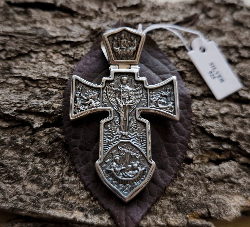 Сребърен кръст с две лица
