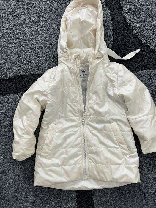 Продам ветровки и куртки для девочки