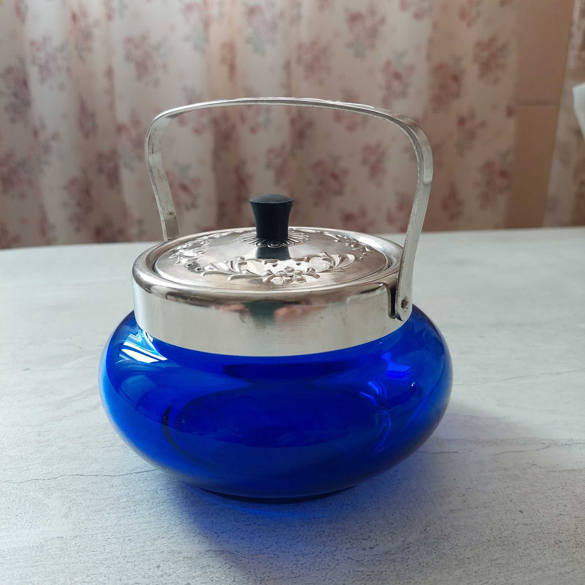 Сахарница с крышкой