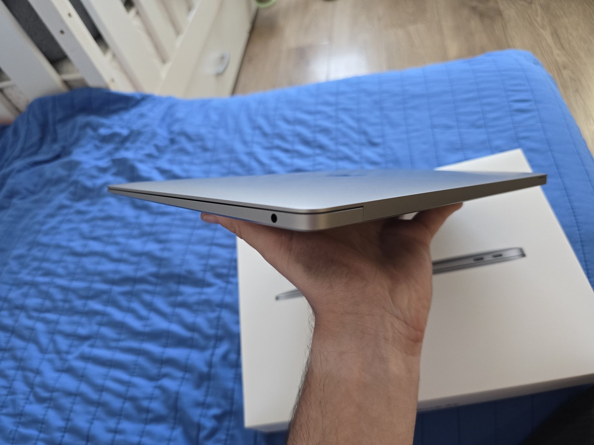 Macbook AIR M1 256 GB магазинно състояние