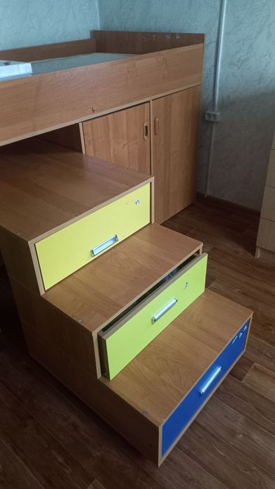 Кровать- чердак продам