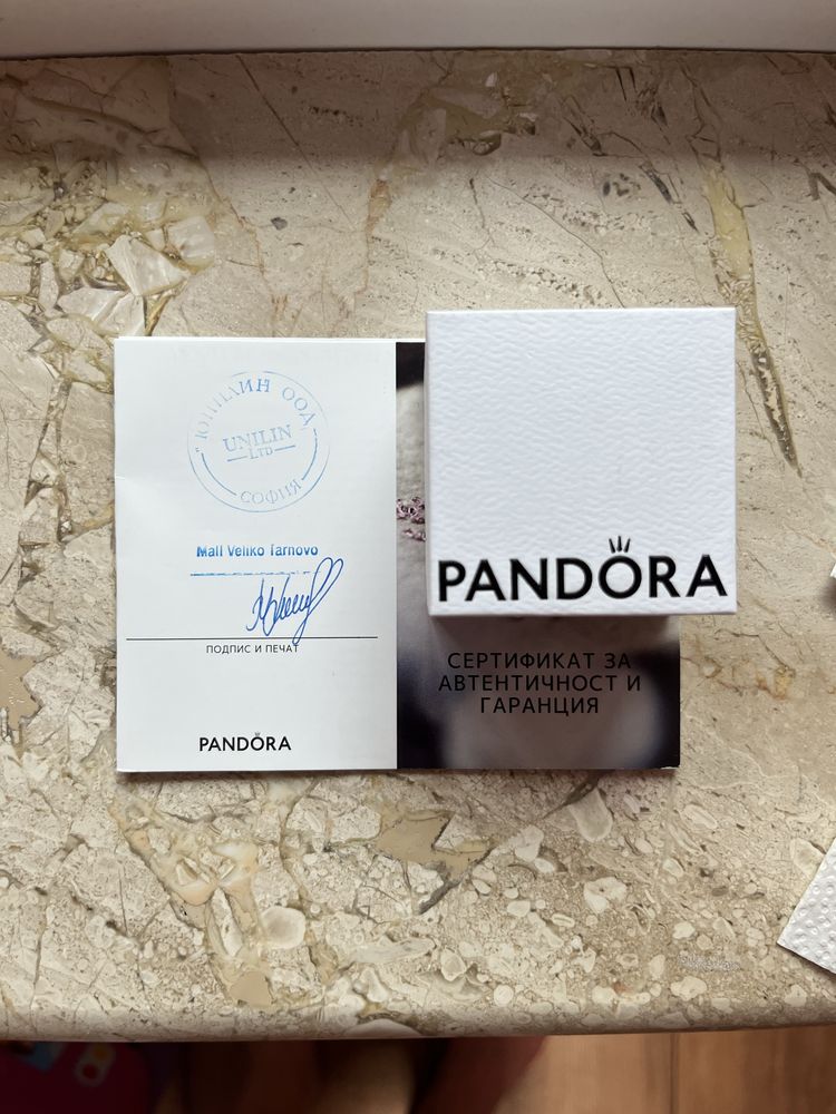 Обеци PANDORA във формата на Корони