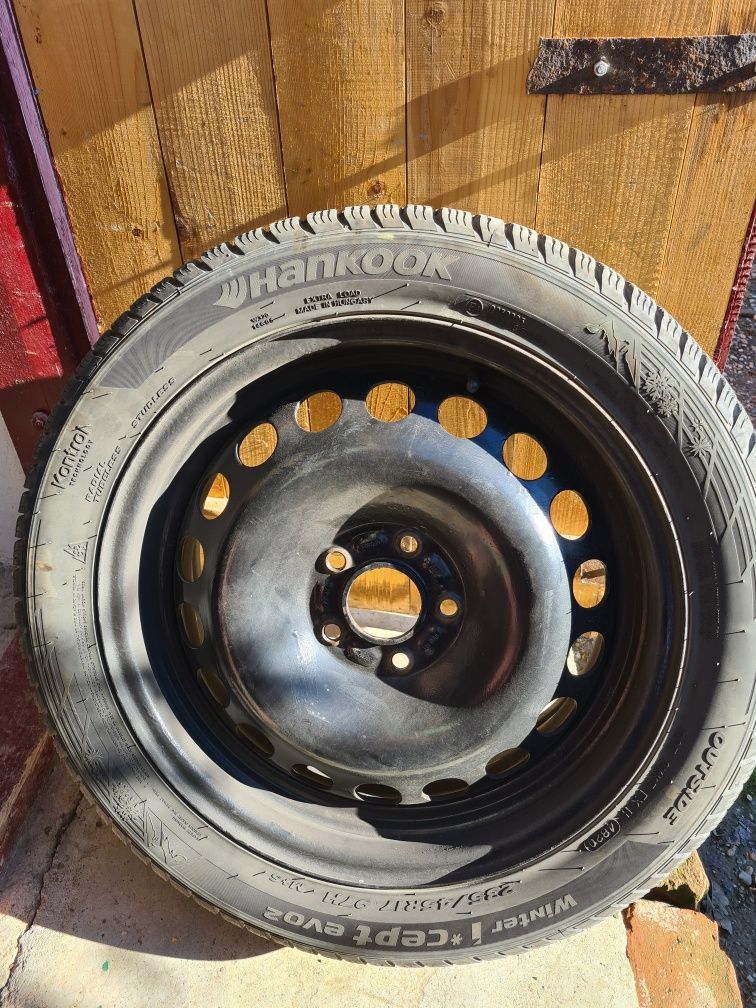 Anvelope iarna 235/45 R17 Hankook / Nokian