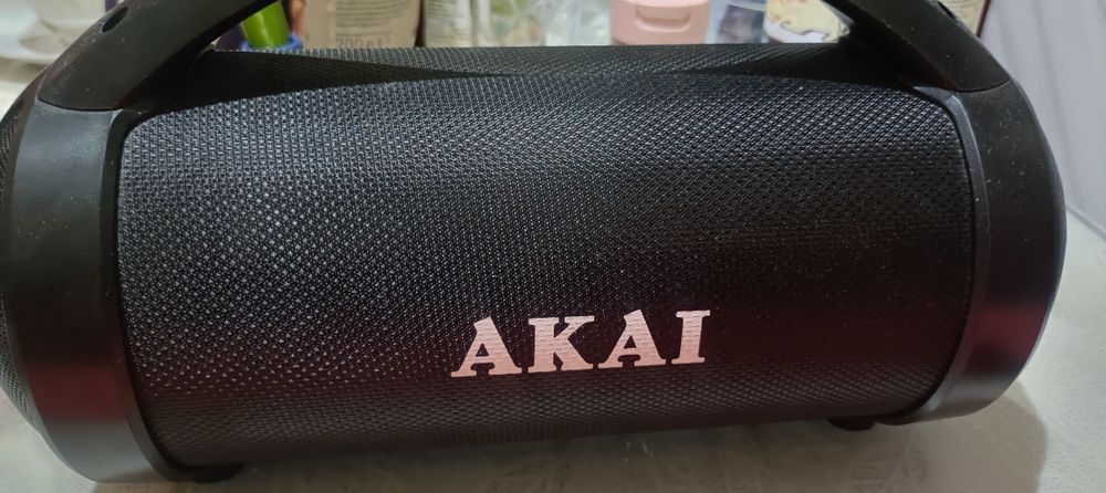 Boxa Akai activa noua