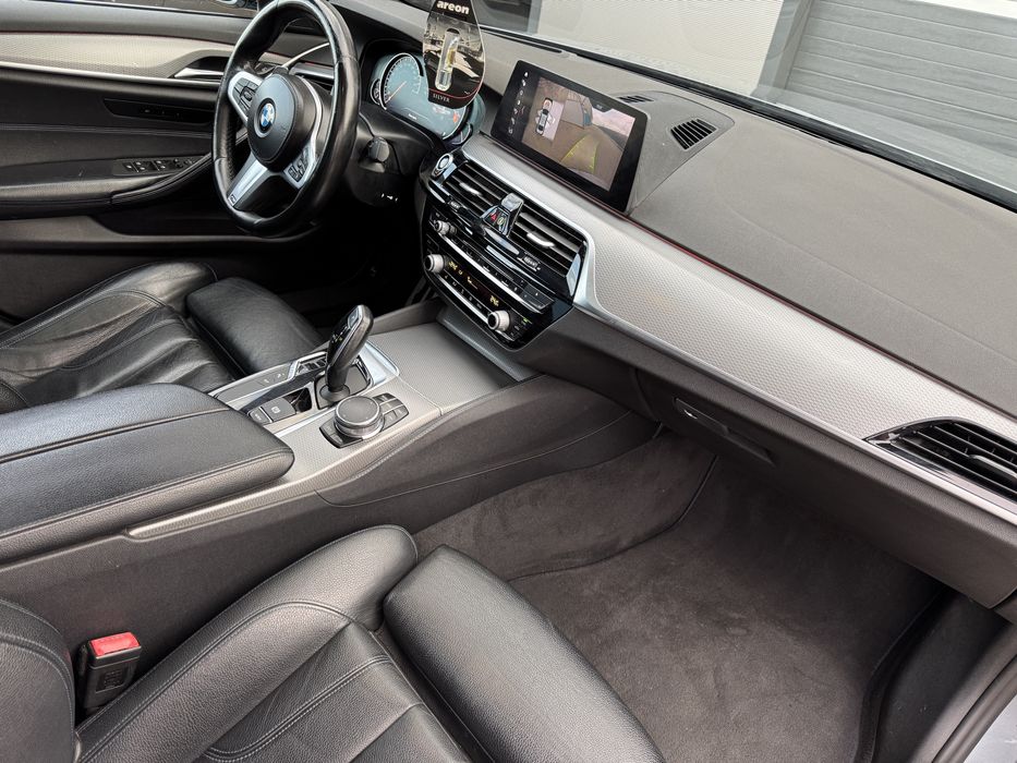 BMW 520 XD 2.0 Diesel 190cp X-Drive Pachet M/Led/Trapa/Camere/Gesturi